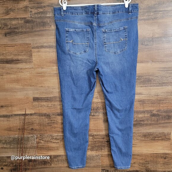 Maurices Jeans Size 18WR Skinny Mid Rise Medium Wash Stretch Denim - Picture 3 of 12